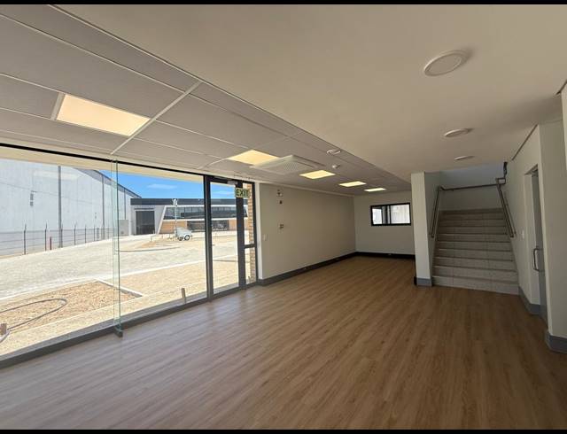 654M² WAREHOUSE TO LET IN STIKLAND INDUSTRIAL